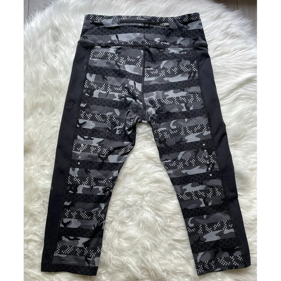 Nike Epic Lux Clash Camo Tight Fit Capri Length Women's Running Leggings Small - Picture 2 of 9